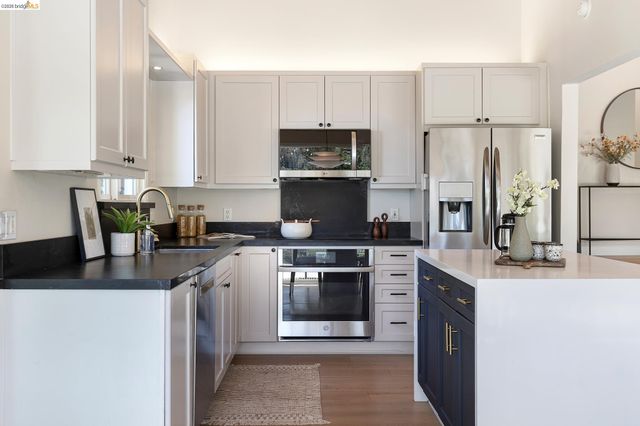 6824 Paso Robles Dr., Oakland, CA 94611