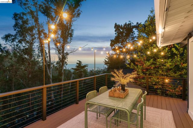 6824 Paso Robles Dr., Oakland, CA 94611