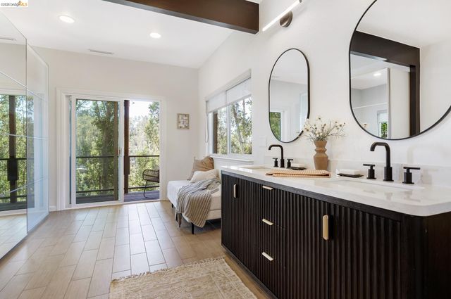 6824 Paso Robles Dr., Oakland, CA 94611