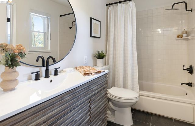 6824 Paso Robles Dr., Oakland, CA 94611