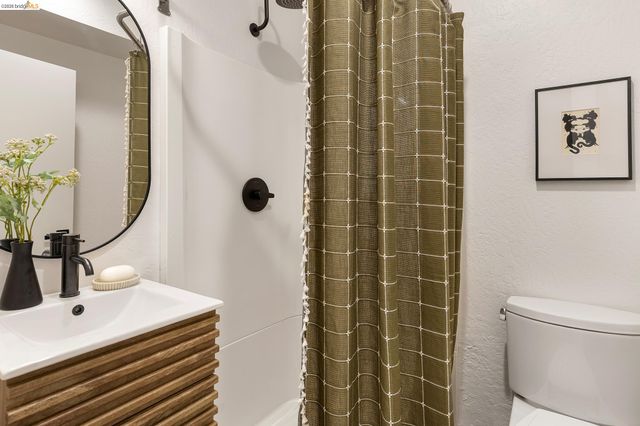 6824 Paso Robles Dr., Oakland, CA 94611