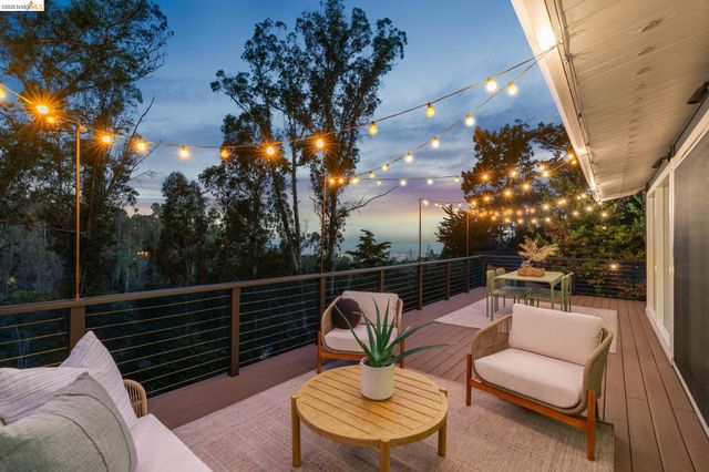 6824 Paso Robles Dr., Oakland, CA 94611
