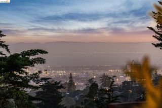 6824 Paso Robles Dr., Oakland, CA 94611