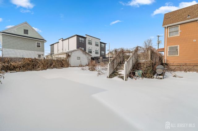 39 Leick Avenue, Carteret, NJ 07008