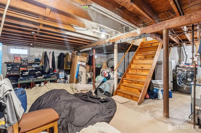 39 Leick Avenue, Carteret, NJ 07008