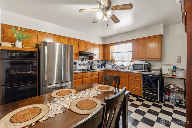 39 Leick Avenue, Carteret, NJ 07008