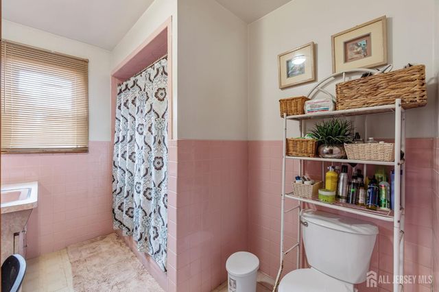 39 Leick Avenue, Carteret, NJ 07008