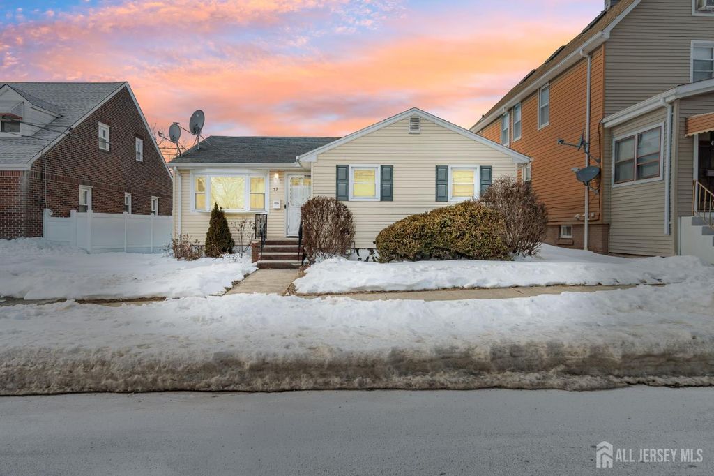 39 Leick Avenue, Carteret, NJ 07008