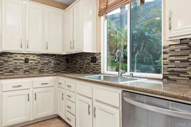 1122 Via Vera Cruz, San Marcos, CA 92078