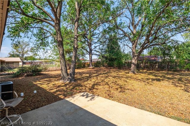 102 Cesar Street, Pocola, OK 74902
