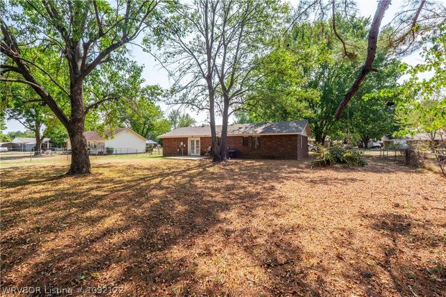 102 Cesar Street, Pocola, OK 74902