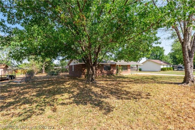 102 Cesar Street, Pocola, OK 74902