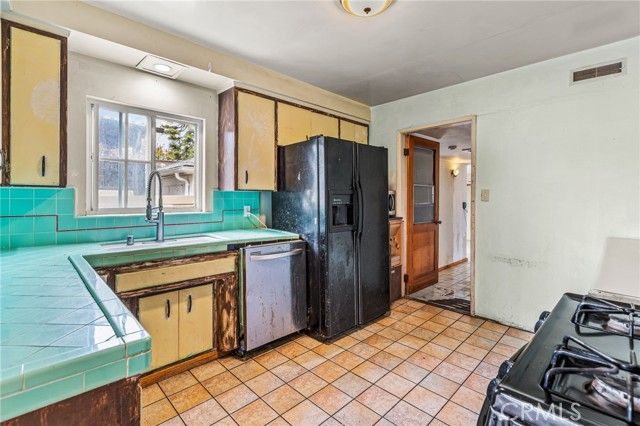 820 Law Street, San Diego, CA 92109