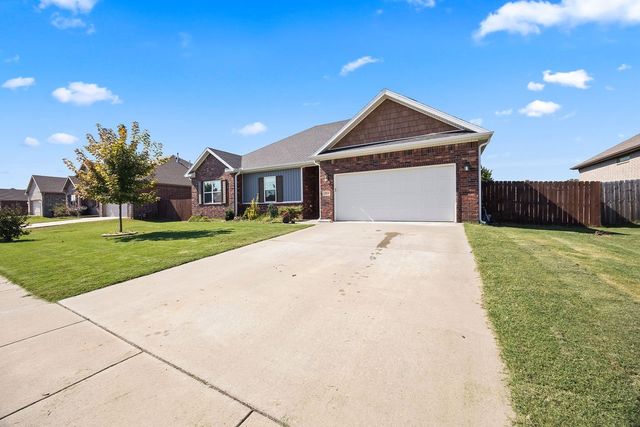 511 Captain Stockton Street, Prairie Grove, AR 72753