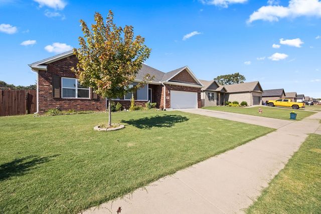 511 Captain Stockton Street, Prairie Grove, AR 72753