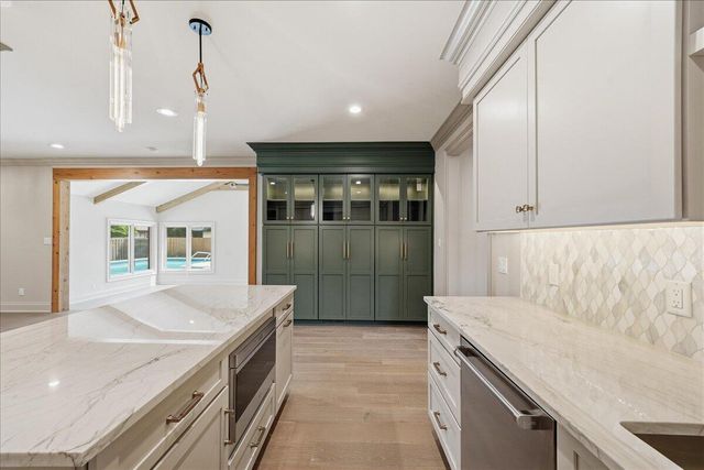 1130 Melbrook Drive, Munster, IN 46321
