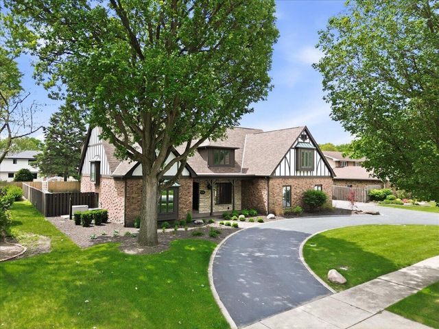 1130 Melbrook Drive, Munster, IN 46321