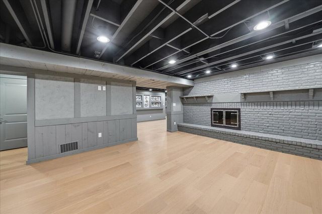 1130 Melbrook Drive, Munster, IN 46321