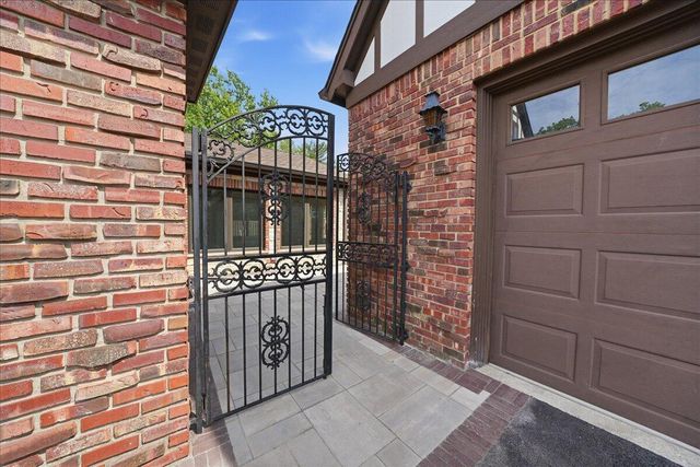 1130 Melbrook Drive, Munster, IN 46321