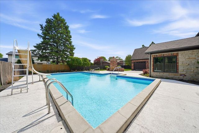 1130 Melbrook Drive, Munster, IN 46321