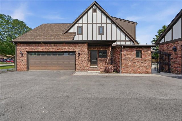 1130 Melbrook Drive, Munster, IN 46321