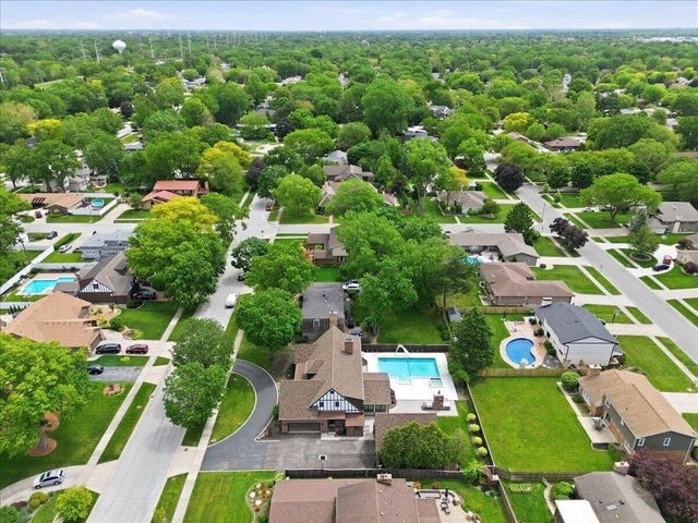 1130 Melbrook Drive, Munster, IN 46321