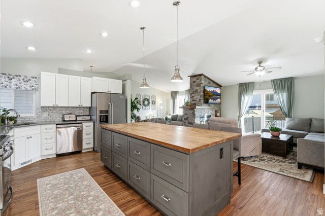 9327 S UINTA HILLS DR, West Jordan, UT 84088