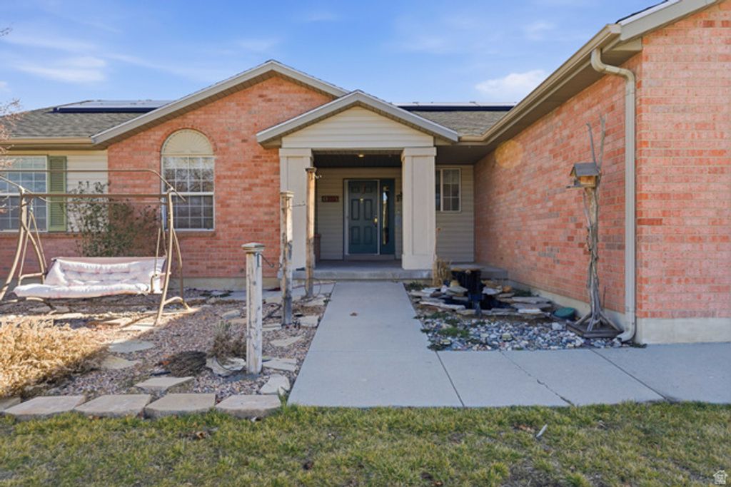 9327 S UINTA HILLS DR, West Jordan, UT 84088