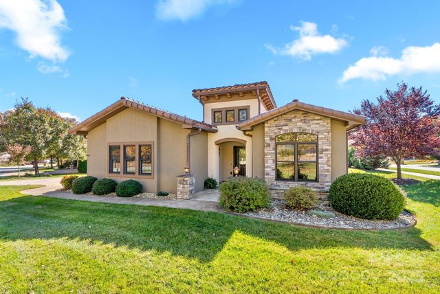 4 Pacifico Drive, Asheville, NC 28806