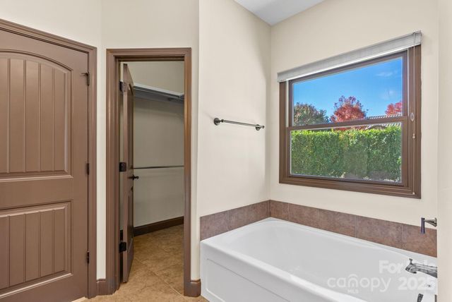 4 Pacifico Drive, Asheville, NC 28806