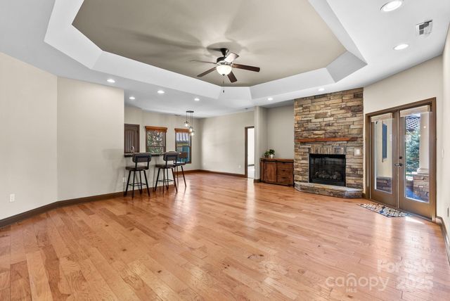 4 Pacifico Drive, Asheville, NC 28806