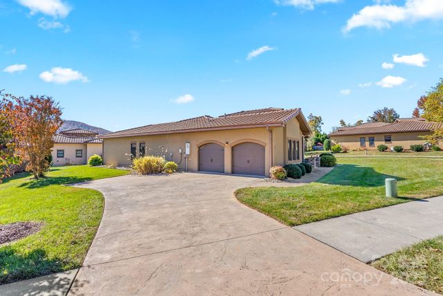 4 Pacifico Drive, Asheville, NC 28806