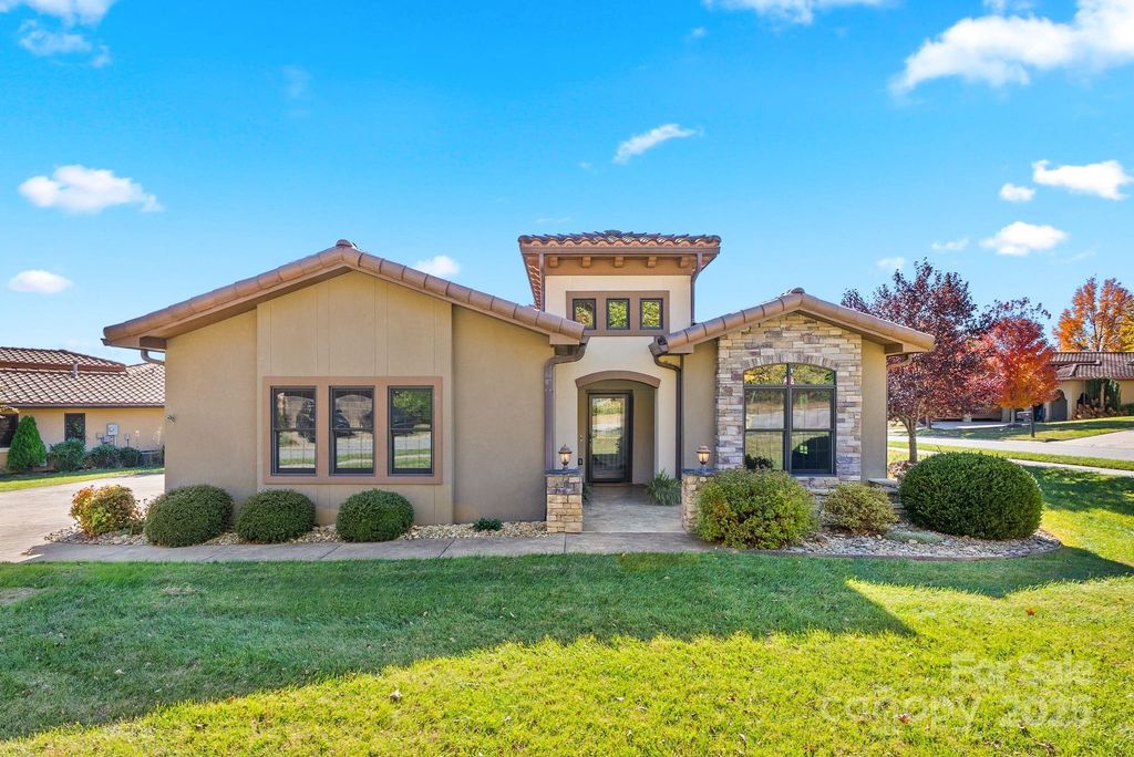 4 Pacifico Drive, Asheville, NC 28806