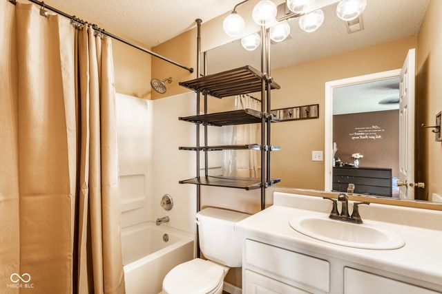 671 Day Break Drive, Greenwood, IN 46143