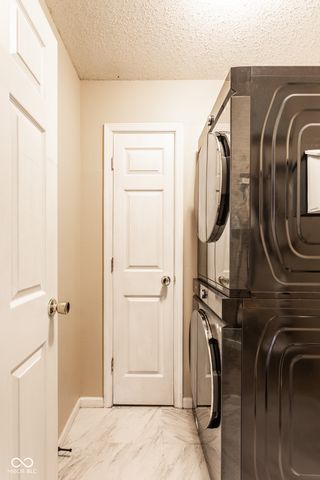 671 Day Break Drive, Greenwood, IN 46143