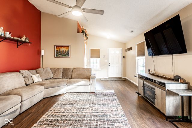 671 Day Break Drive, Greenwood, IN 46143