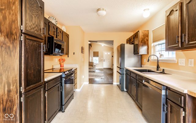 671 Day Break Drive, Greenwood, IN 46143