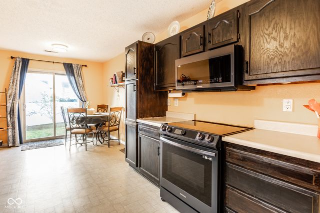 671 Day Break Drive, Greenwood, IN 46143