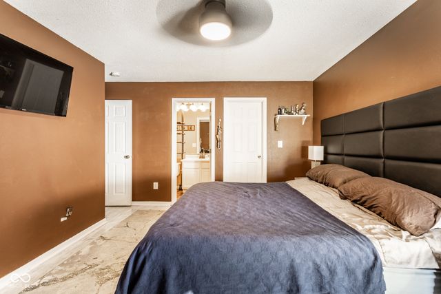 671 Day Break Drive, Greenwood, IN 46143