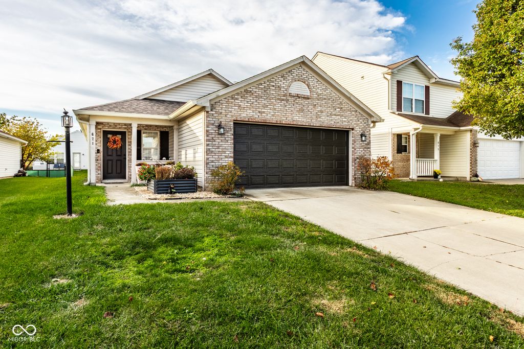 671 Day Break Drive, Greenwood, IN 46143