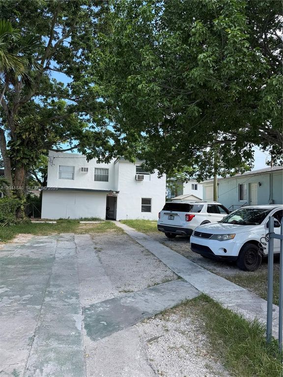 1832 NW 46th St l, Miami, FL 33142