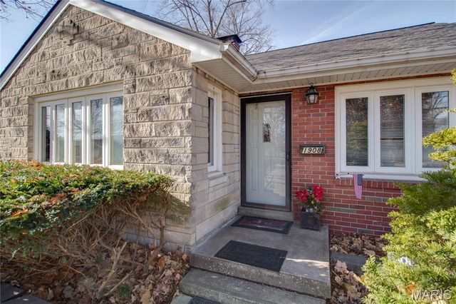 1908 N Rodgers Avenue, Alton, IL 62002