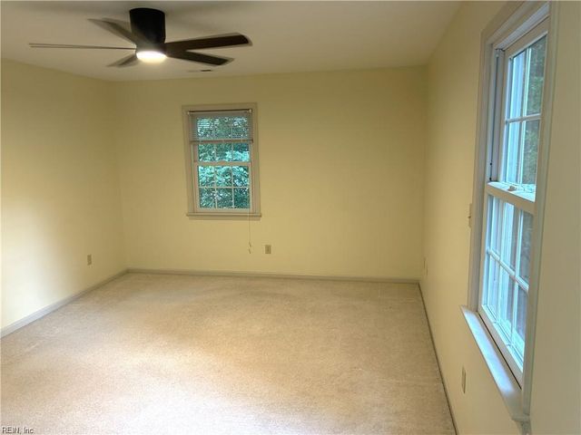 203 Kenmar DR, Yorktown, VA 23692