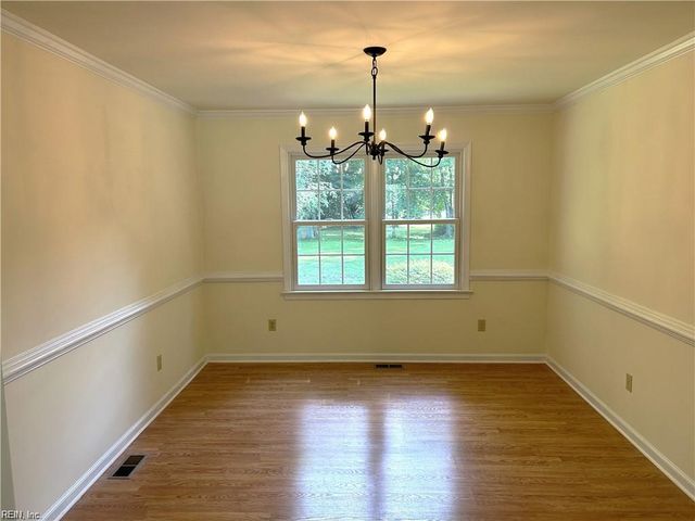 203 Kenmar DR, Yorktown, VA 23692