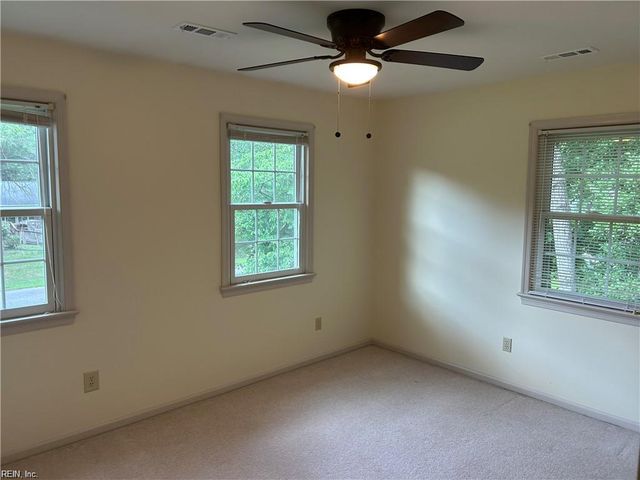203 Kenmar DR, Yorktown, VA 23692