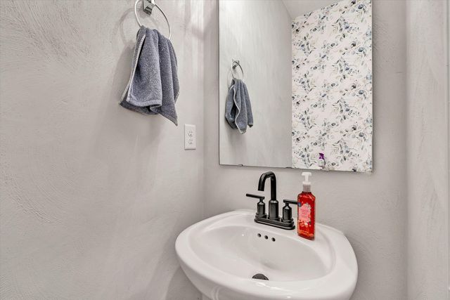 8 ALDER LN, Rocky Mount, VA 24151