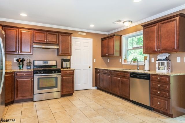 8 Spruce Dr, Green Twp., NJ 07821