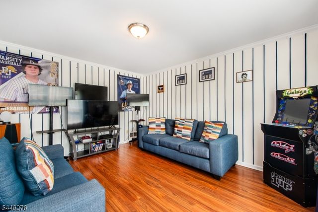 8 Spruce Dr, Green Twp., NJ 07821