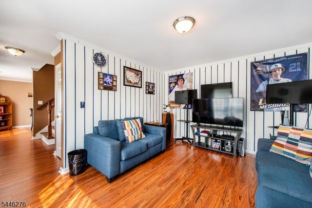 8 Spruce Dr, Green Twp., NJ 07821
