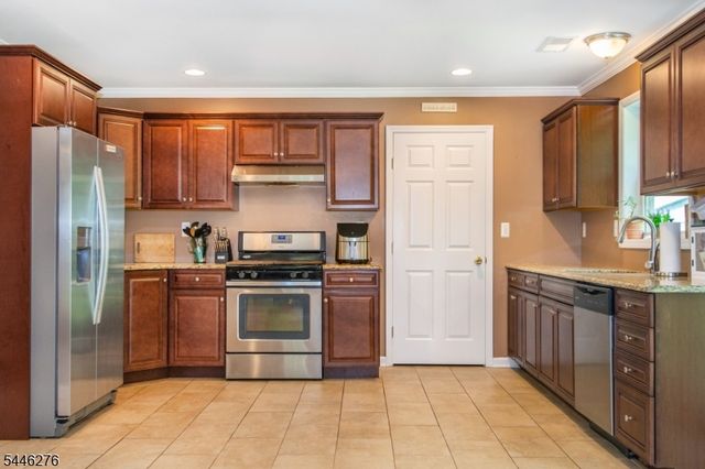 8 Spruce Dr, Green Twp., NJ 07821